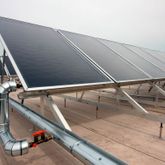 Hilmar Krüger GmbH & Co. KG in Salzwedel, erneuerbare Energien, Solaranlage und Windrad, Teaserbild
